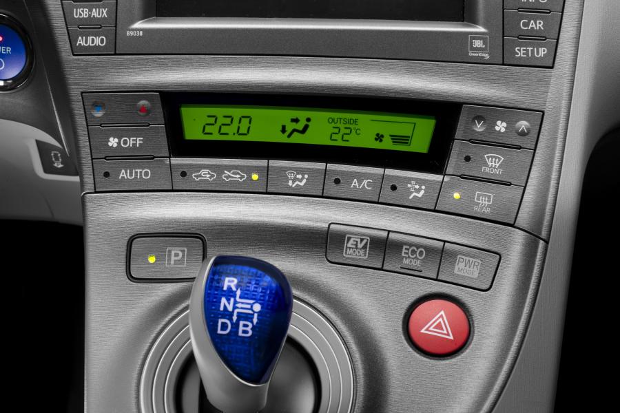  Toyota Prius 2011 года  (фото 24 из 36)